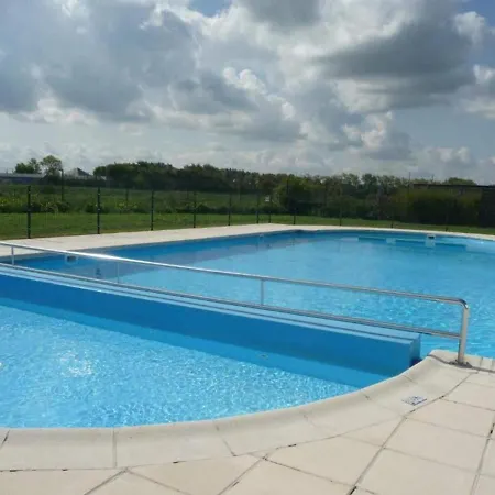 Cozy Holiday In With Swimming Pool Сasa de vacaciones Nieuwpoort